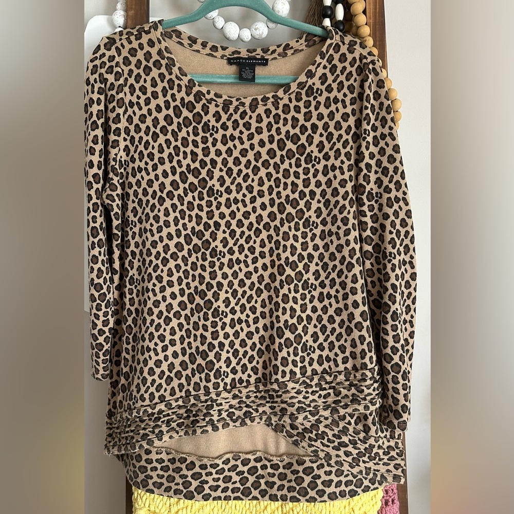 Grace Elements Crossover Border 3/4 sleeve shirt. Size XL.